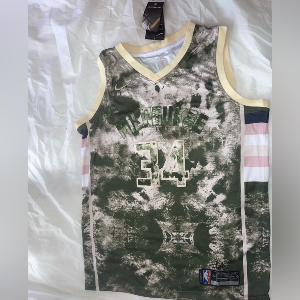 Giannis Antetokounmpo Jersey